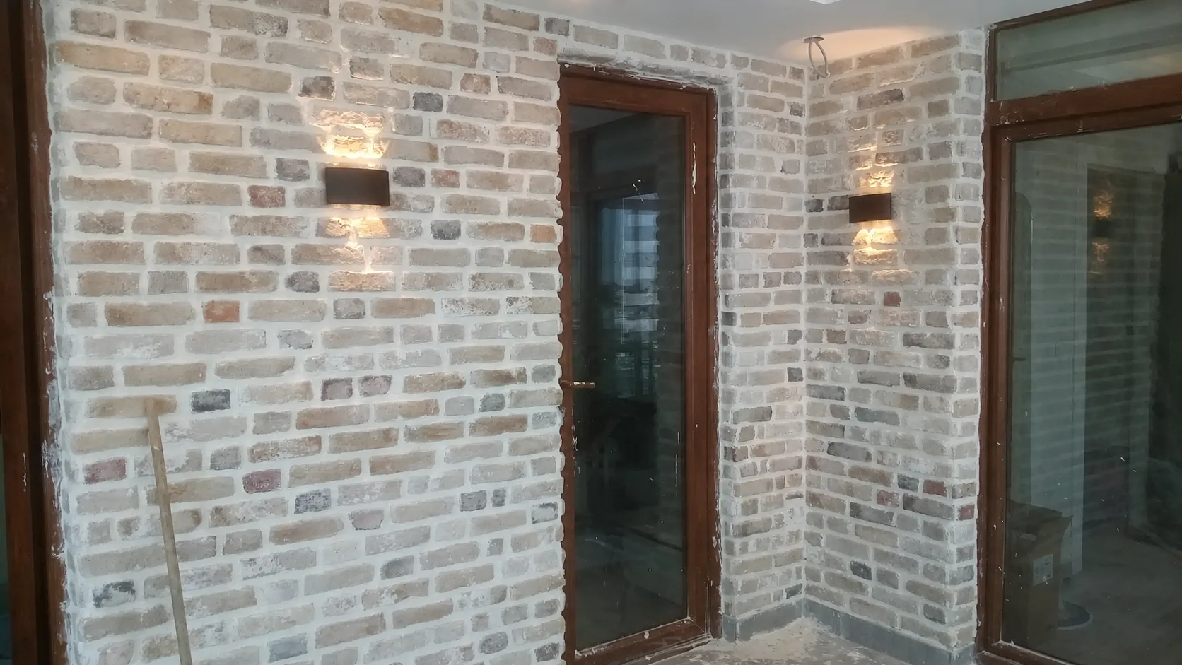 Dark Harman Tuğla iç mekan uygulaması